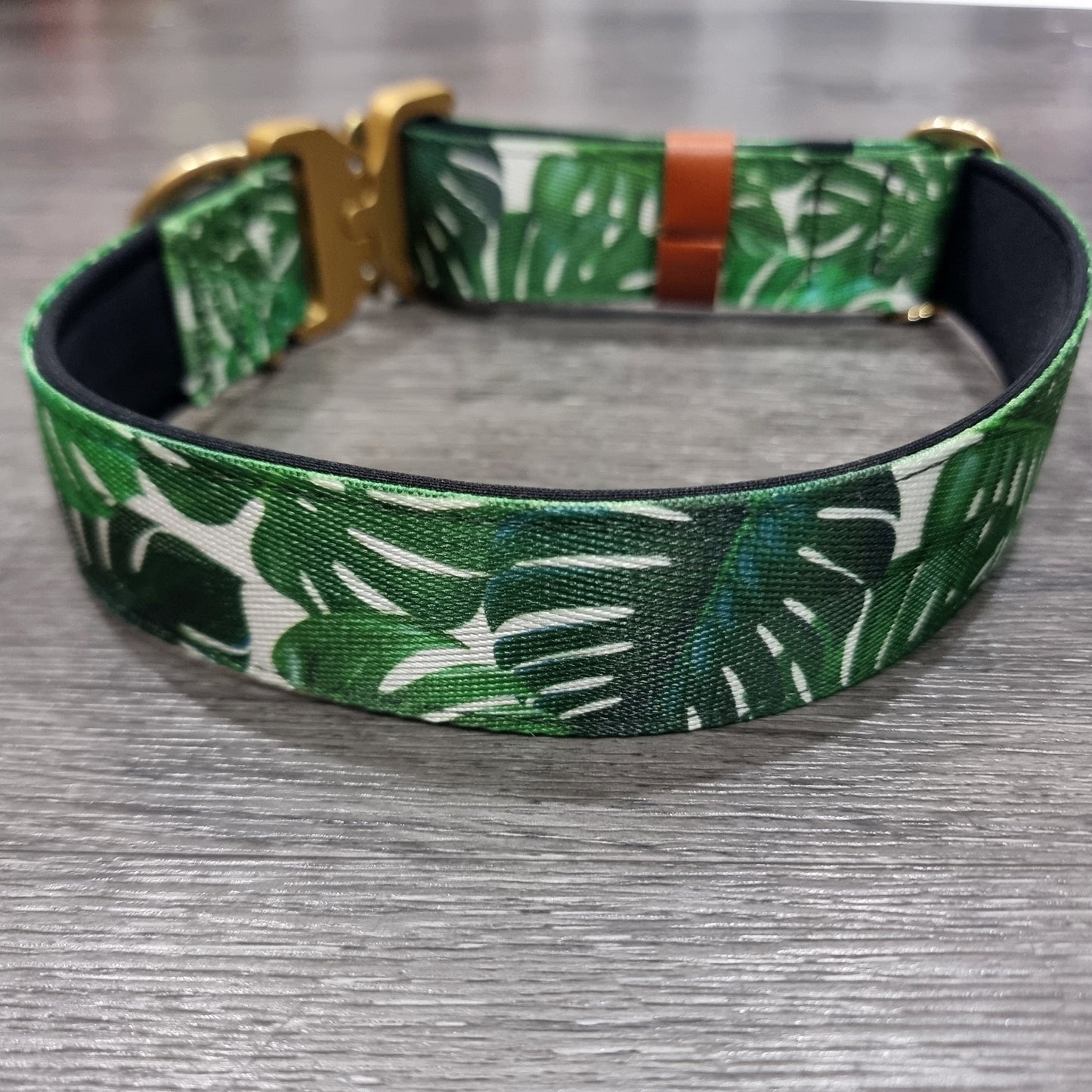 Monstera Leaf Dog Collar with Neoprene Padding & Tactical Buckle – Optional personalised Name